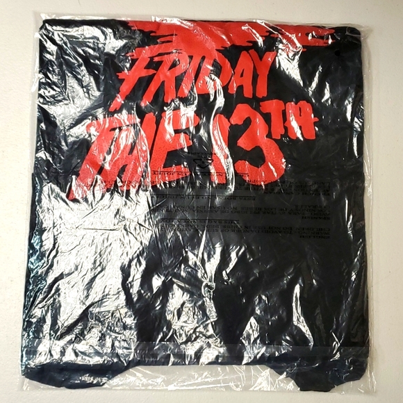❤️NWT VINTAGE TORRID TEE - FRIDAY THE 13TH JASON VOORHEES DISTRESSED MASK - PLUS - Picture 5 of 12